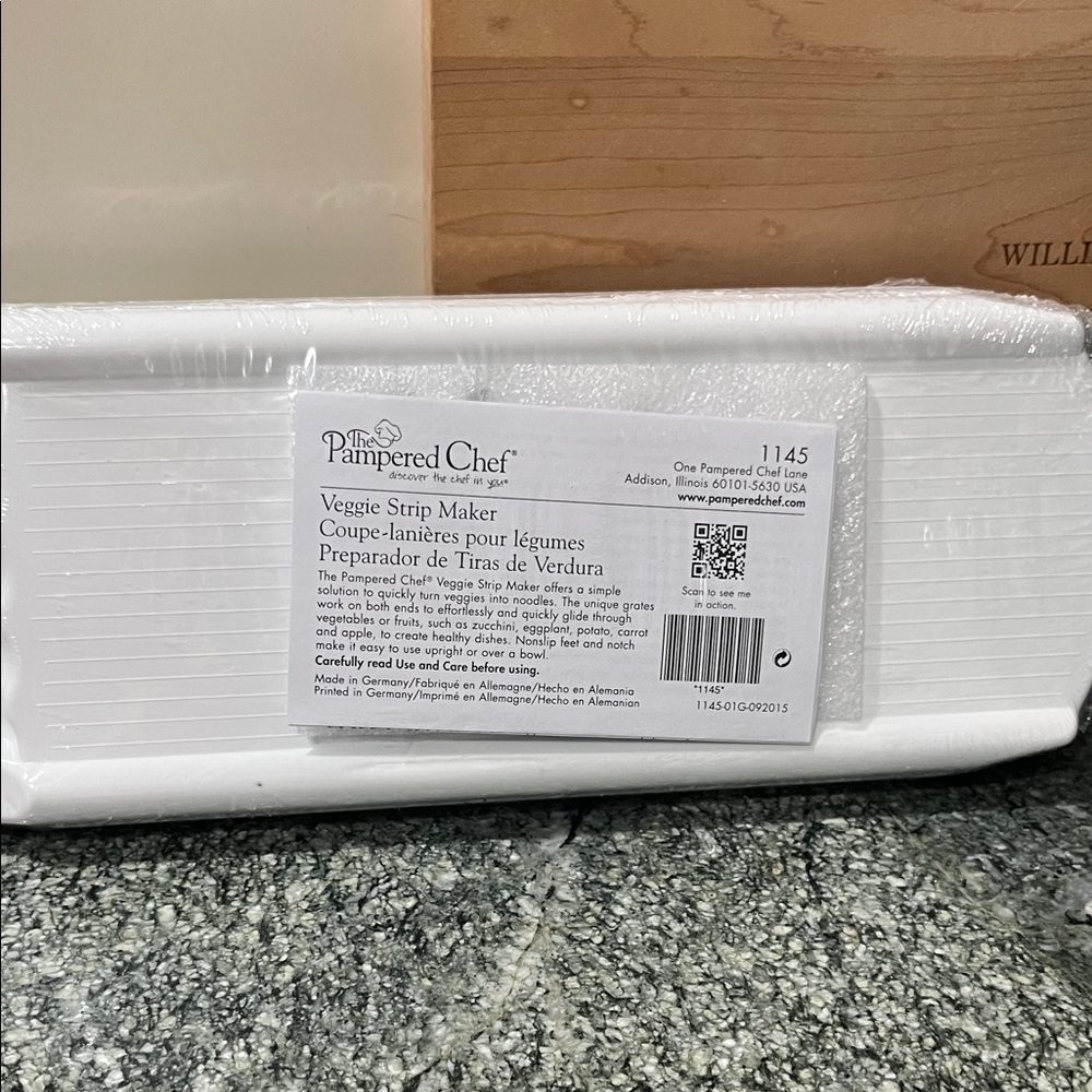 Pampered Chef White Veggie Strip Maker